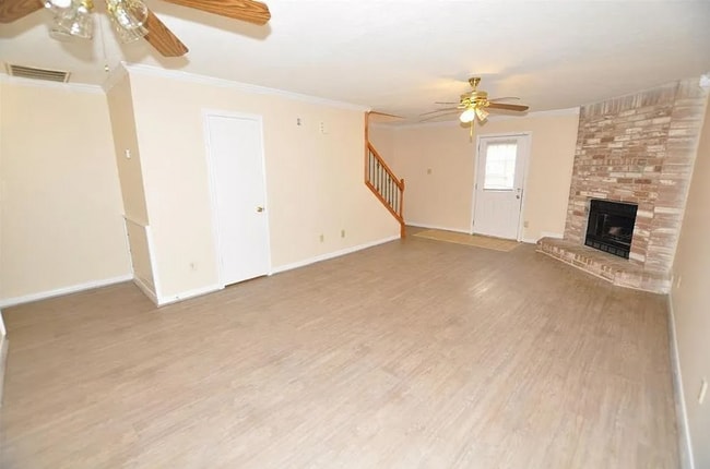 Photo - 2 Bedroom, 1.5 Bath Townhome – Modern Comf...