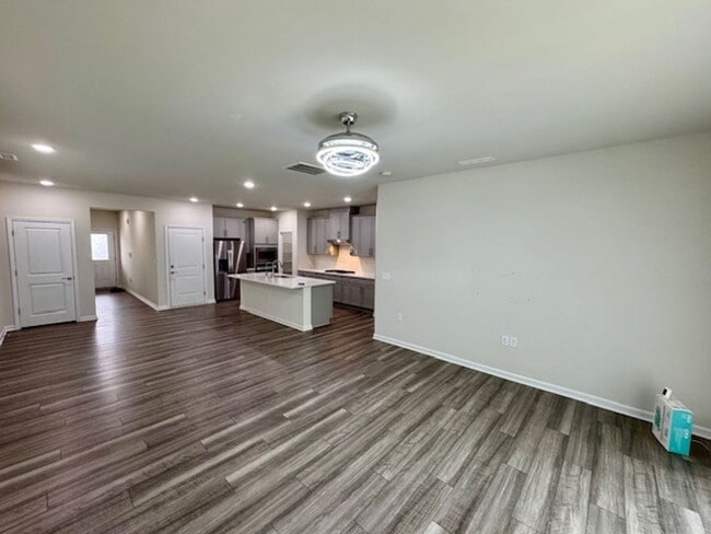 Photo - $500 off 1 month!! Oak Manor
