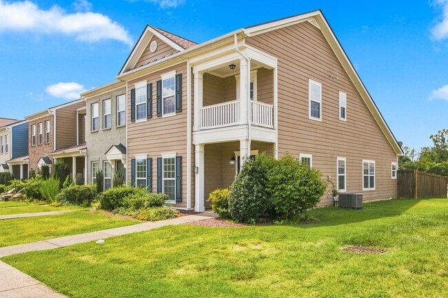 Photo - 2055 Hemlock Dr