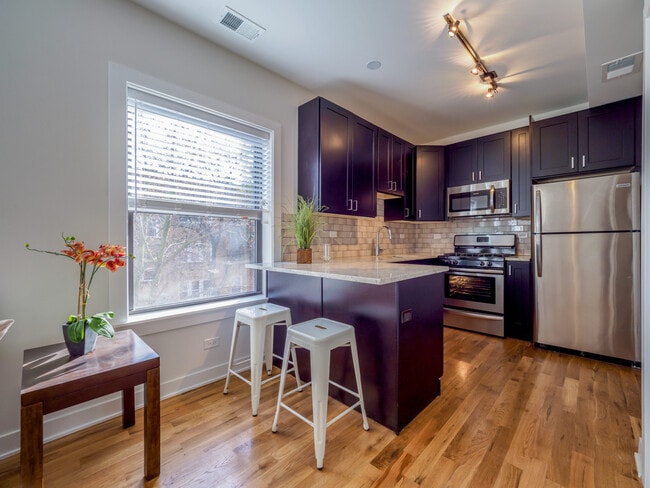 Photo - 2203 W Eastwood Ave Unit 1