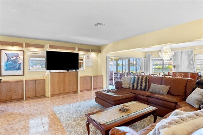 Photo - 3015 N Palm Aire Dr