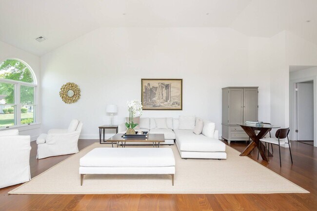 Photo - 125 St.Andrew Cir