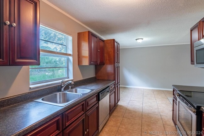 Photo - 1218 Giller Ave