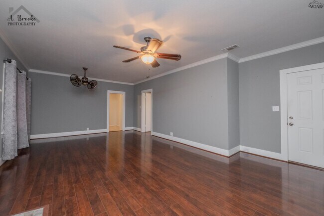 Photo - 2003 Arthur St