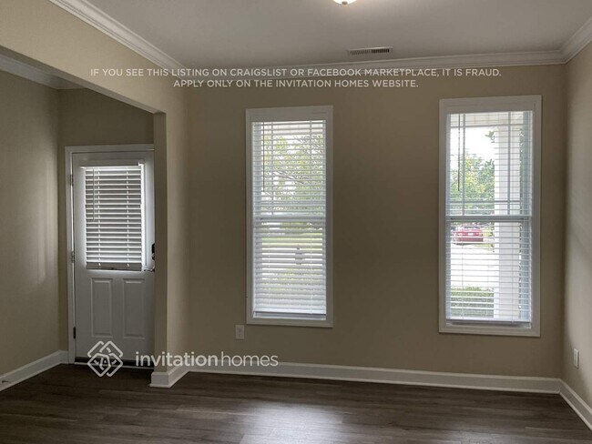 Photo - 600 Hadlow St