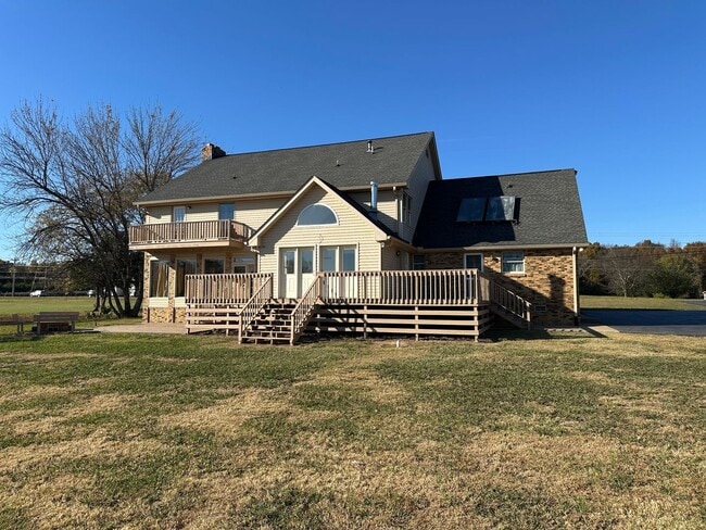 Photo - FOR LEASE - 4 Bed, 4 Bath, 5000sqft, 1.5 a...