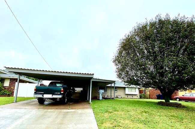 Building Photo - 5412 S Independence Ave