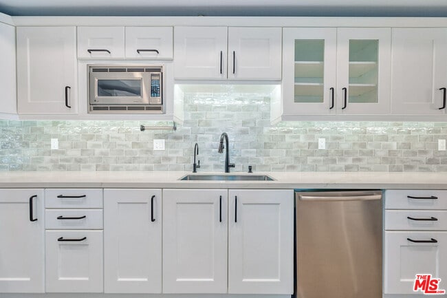 Photo - 1710 Granville Ave Unit 7