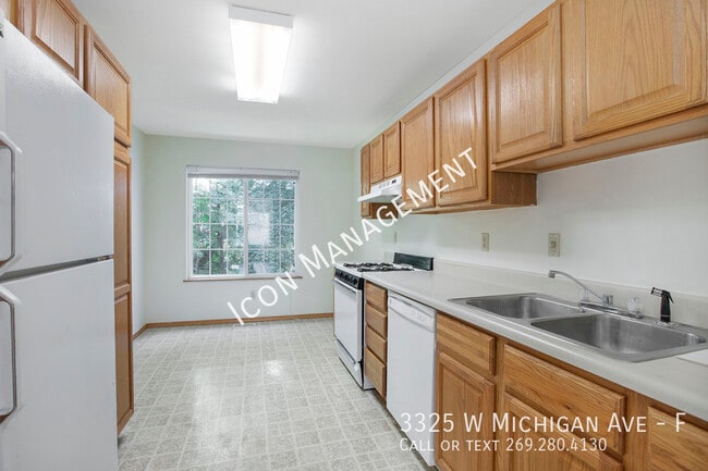 Photo - 3325 W Michigan Ave