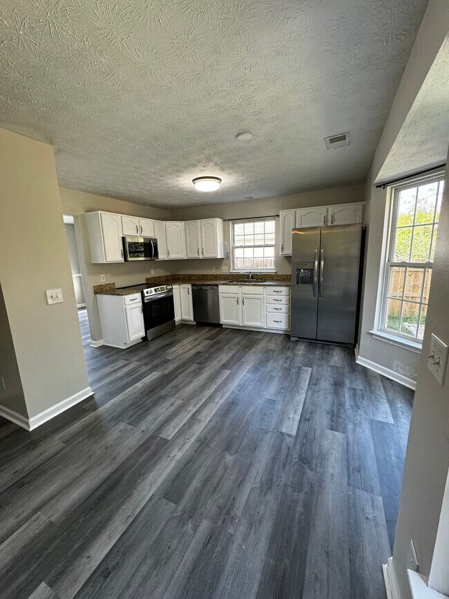 Photo - Newly renovated 3 bed/ 2.5 bath near Nasvh...