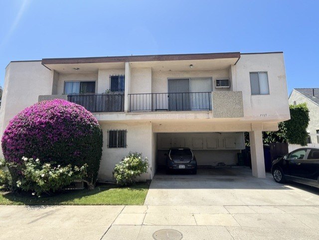 3357 Oakhurst Ave.