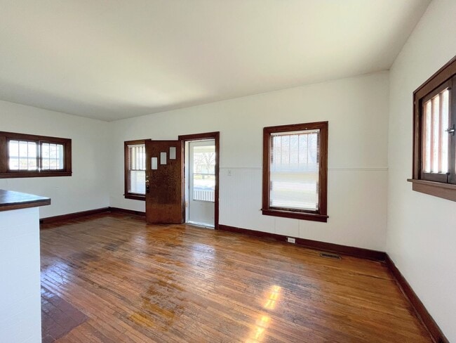 Photo - 3 bed in Nickerson with large fenced yard