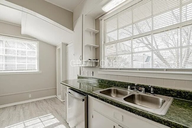 Photo - 250 Columbia Rd