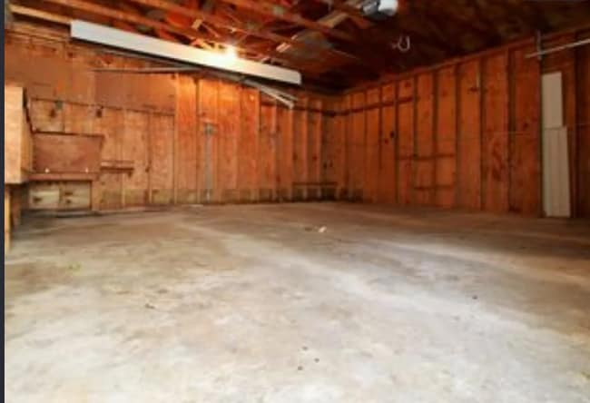 Photo - Charming 3-Bedroom Home with AC & Pet-Friendly in Flint's Desirable Neighborhood!