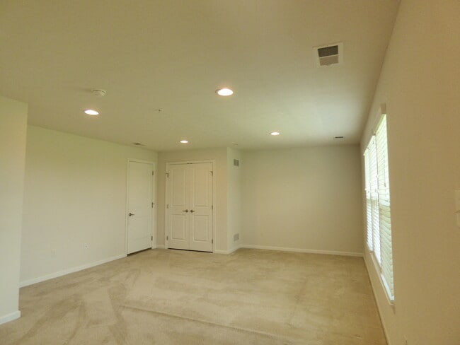 Photo - 2703 Pointe View Dr