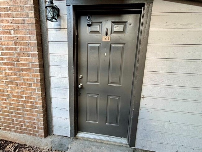 Photo - 203 E 31st St Unit 101