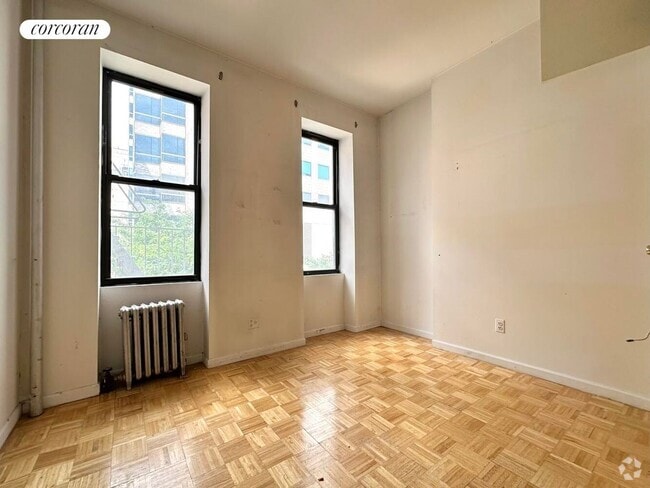 Building Photo - 424 E 66th St Rental