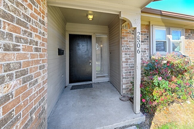 Photo - 2506 Oak Leaf Dr