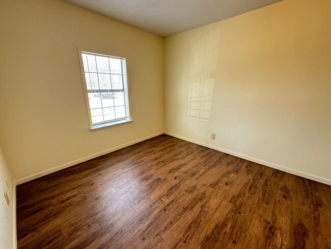 Photo - 223 Hold St Unit Apt 10