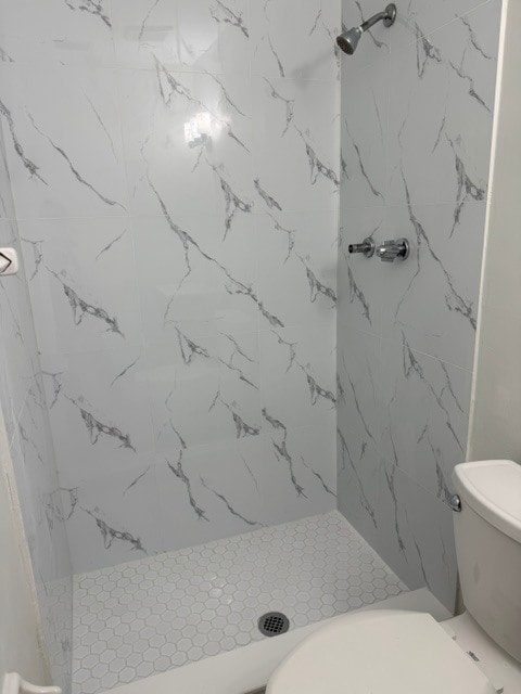 En suite shower - 151 SE 6th Ave Unit 16