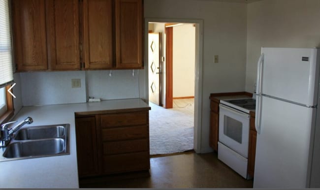 Photo - 5 bedroom, 2 bath home available in York neighborhood!