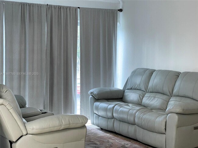 Building Photo - 9301 SW 4th St Unit 224C