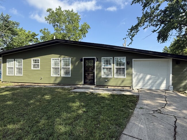 Building Photo - 744 E 48th Pl Rental
