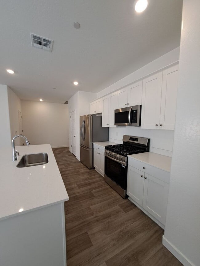 Photo - Spacious 3BR/2BA Home with Great Amenities in Madera!