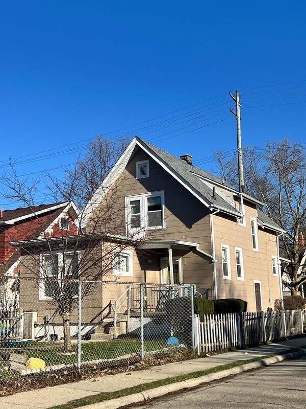 Photo - 822 Dewey Ave