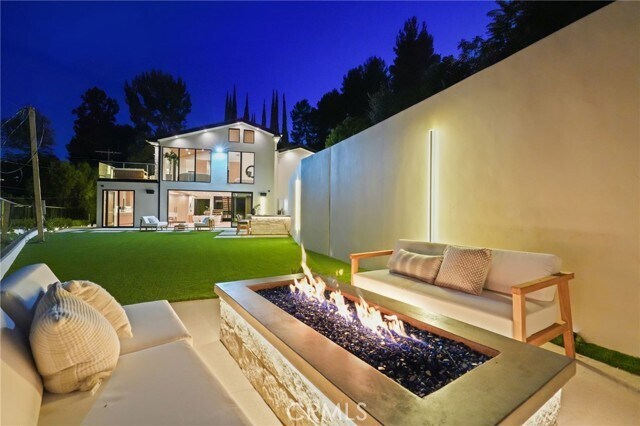 Building Photo - 4551 Alonzo Ave