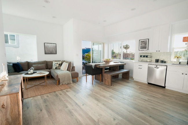 Photo - 140 N Carondelet St