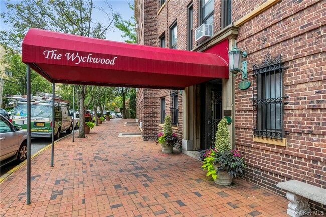 Photo - 8 Barstow Rd Unit 2B