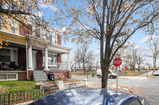 Photo - 851 S 57th St