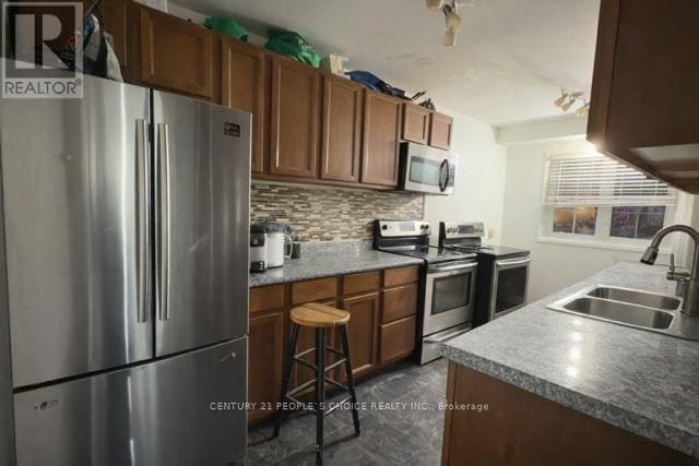 Photo - 11 Habitat Square