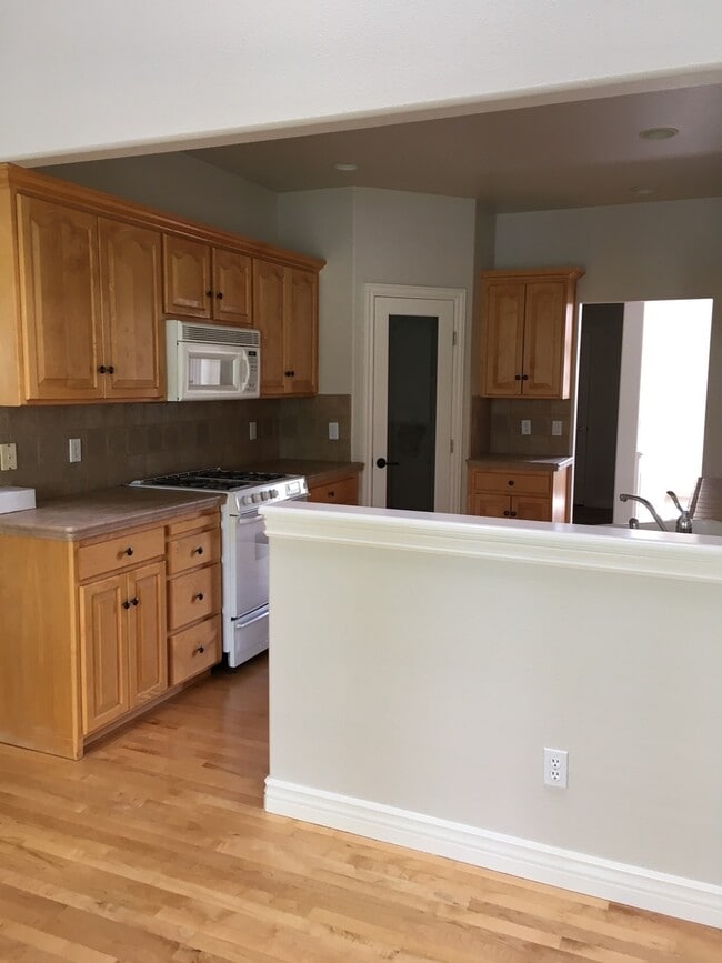 Photo - 576 E Riverchase Way Unit 576