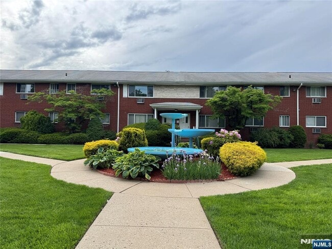 Building Photo - 1323 Anderson Ave Unit 15