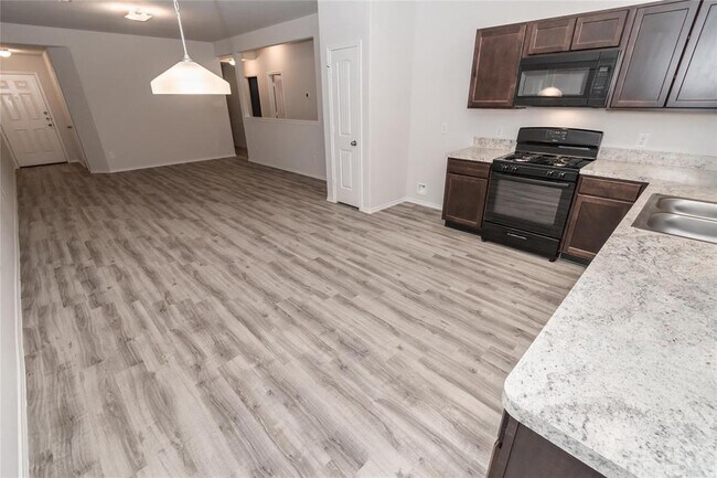 Photo - 202 Mouflon Dr