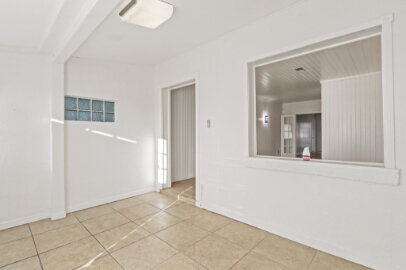 Photo - Kern Place- 4 bedrooms, 3 baths and Refrigerated AC.