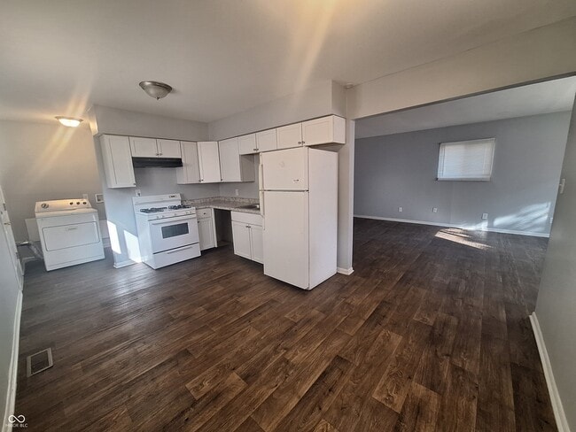 Photo - 2410 N Dearborn St