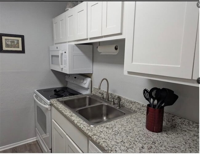 Photo - 1901 Holleman Dr W Unit 411