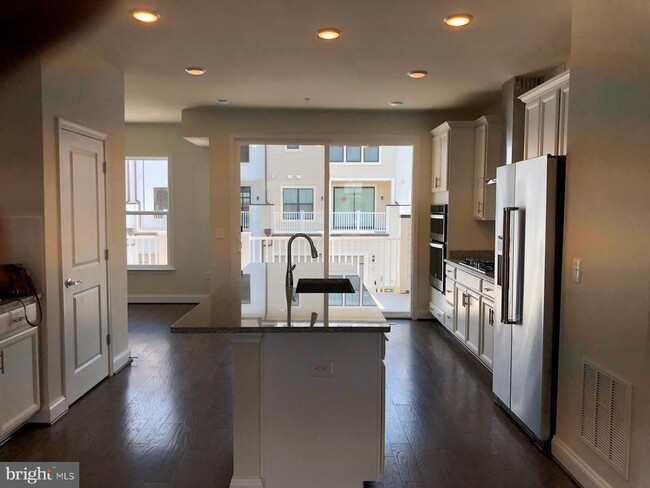 Photo - 22584 Windsor Locks Square