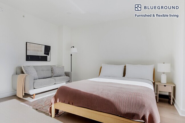 Photo - 450 W 42nd St Unit FL36-ID1608