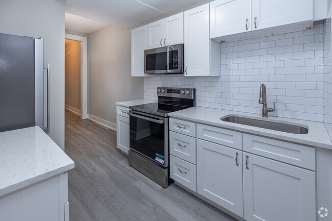 2BR, 2BA-900SF -Kitchen - Vernon Terrace Apartments