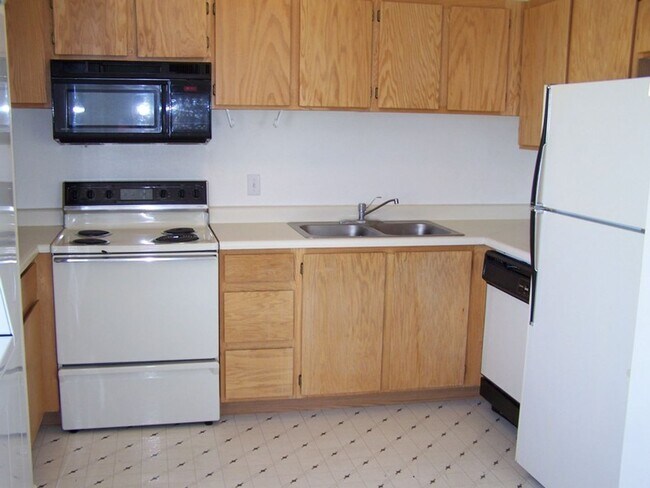 Photo - 3 Bedroom 2 Bathroom Top Apartment