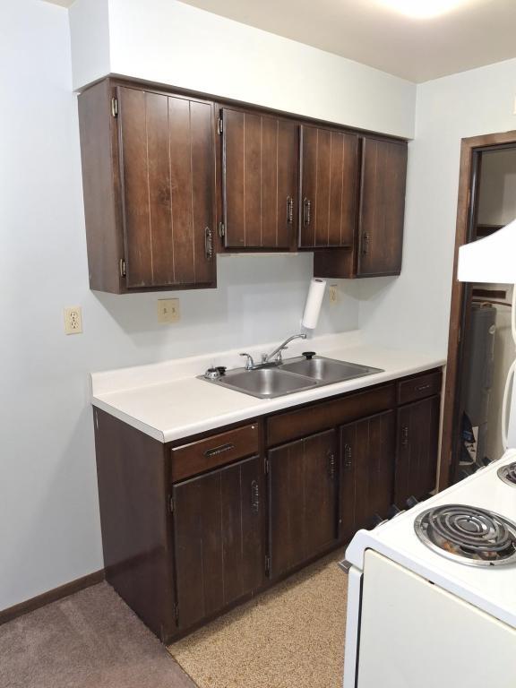 Photo - 728 Renshaw Ave