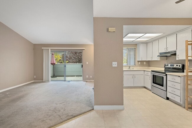 Photo - 2Bd/2Bth Condo, hardwood floor, balcony, top floor