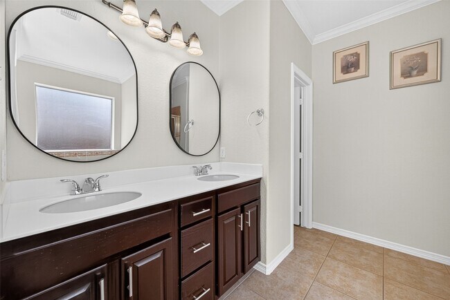 1914 Lazy Hollow Ln