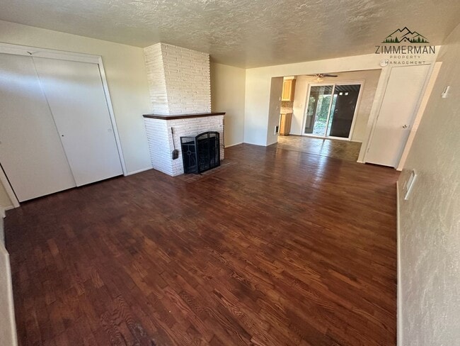 Photo - 3793-3795 Redwood Dr