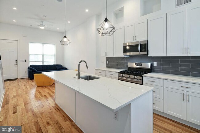 Photo - 144 W Wildey St
