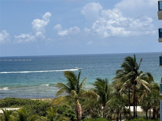 Building Photo - 9201 Collins Ave Unit 521